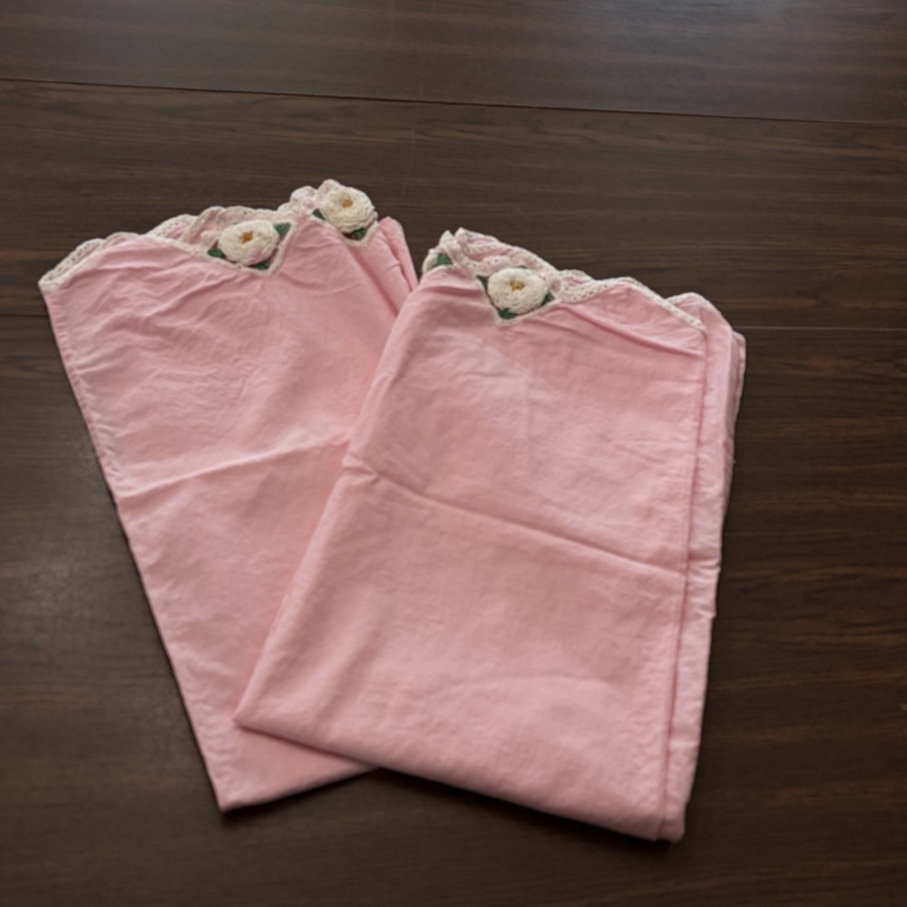 Vintage Pink Pillowcase Pair Crochet Daisy Trim Cottage Bed Linens - Picture 7 of 10